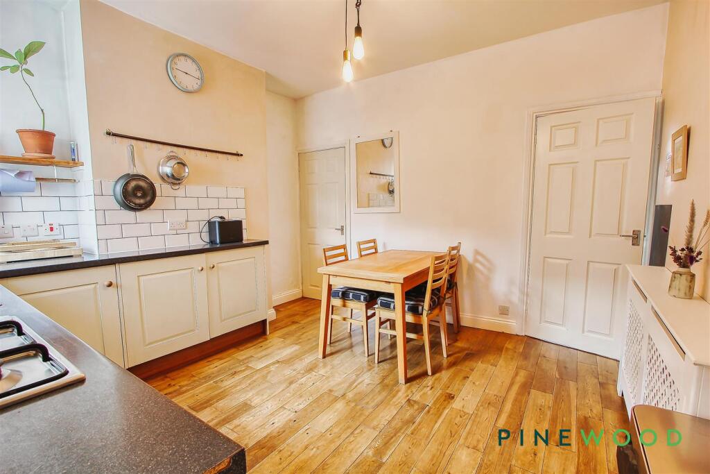 KITCHEN / DINER