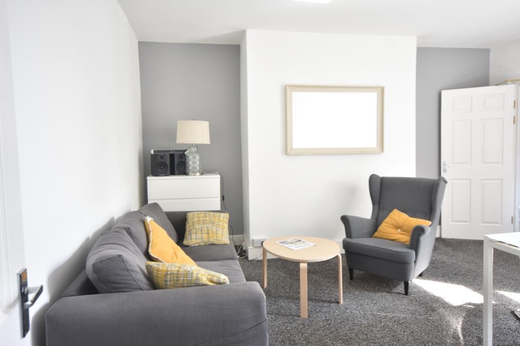 19Claremont, room 22
