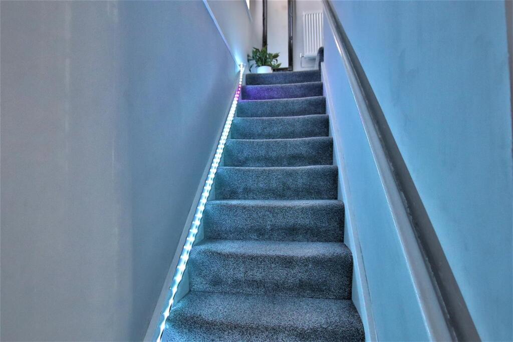Margaret Road, Priors Park, Tewkesbury - Stairs