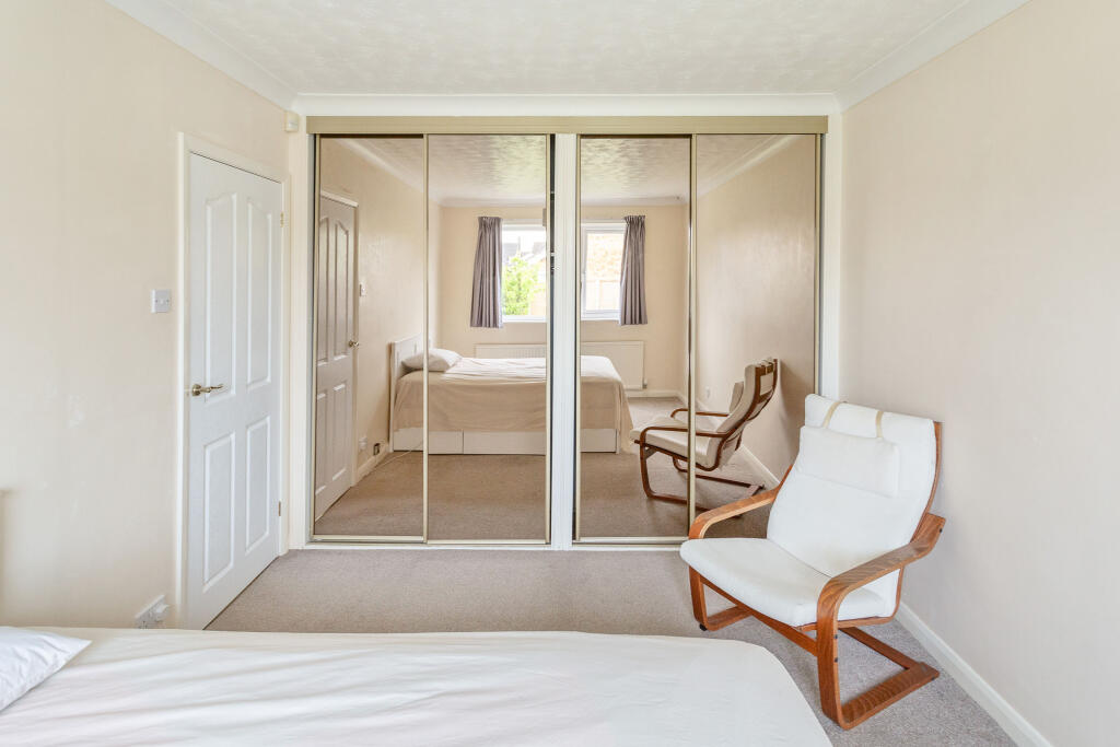 bedroom 1b