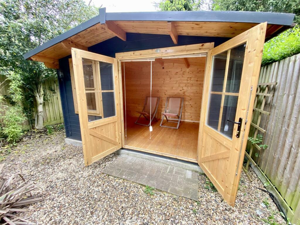 SUMMER HOUSE