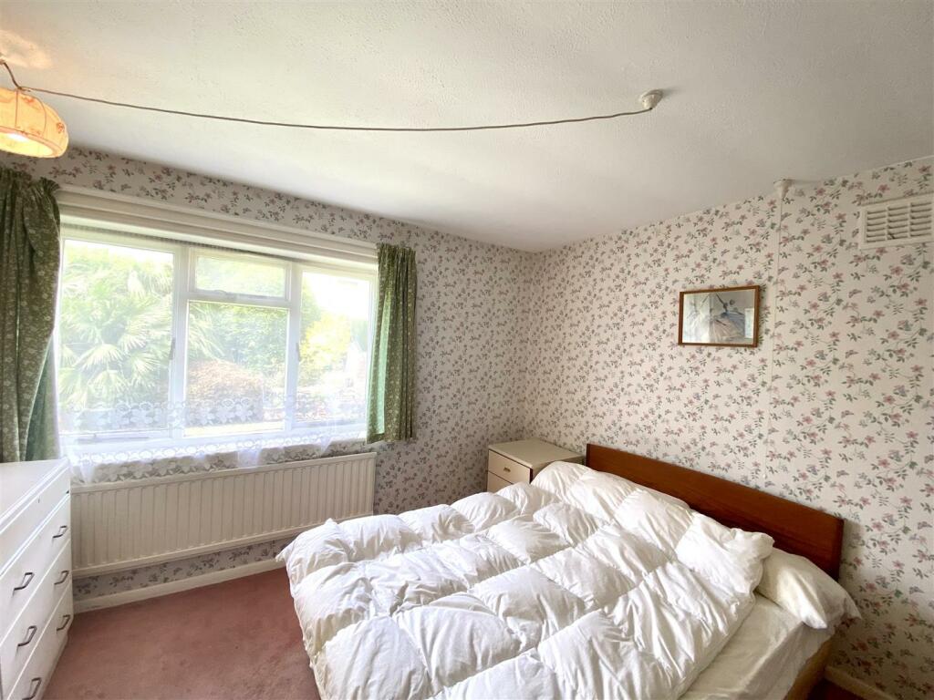 BEDROOM 2