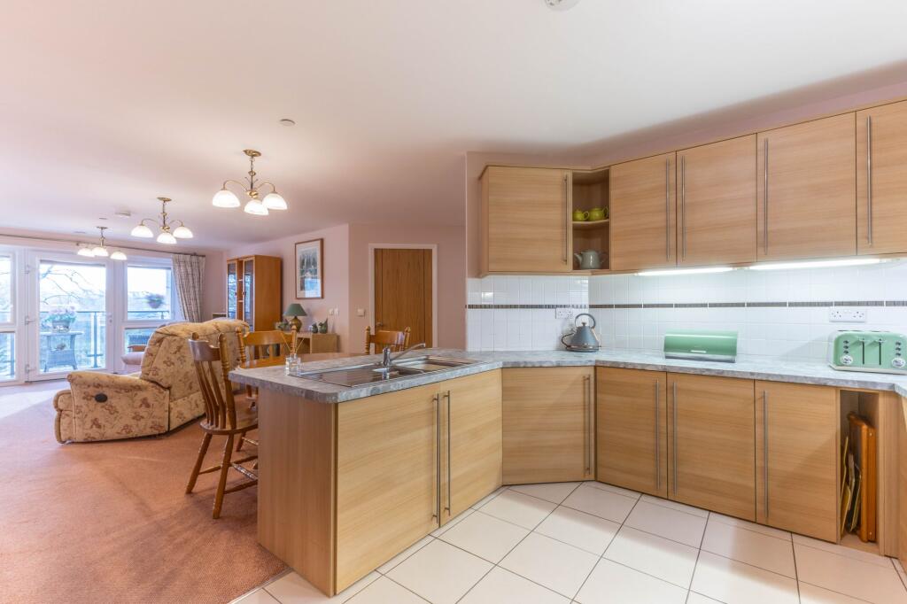 KITCHEN / LIVING AREA