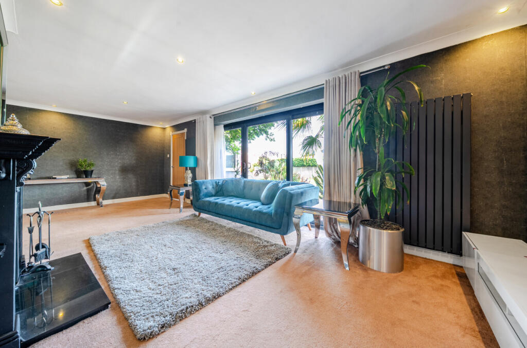 1361807-18-68e556...