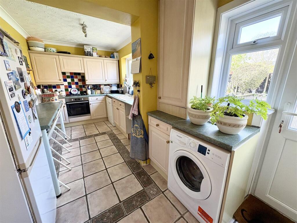 3. kitchen.jpg