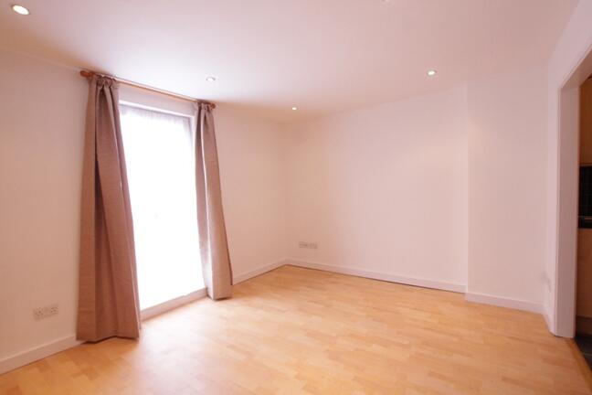 10 turnpike mews liv