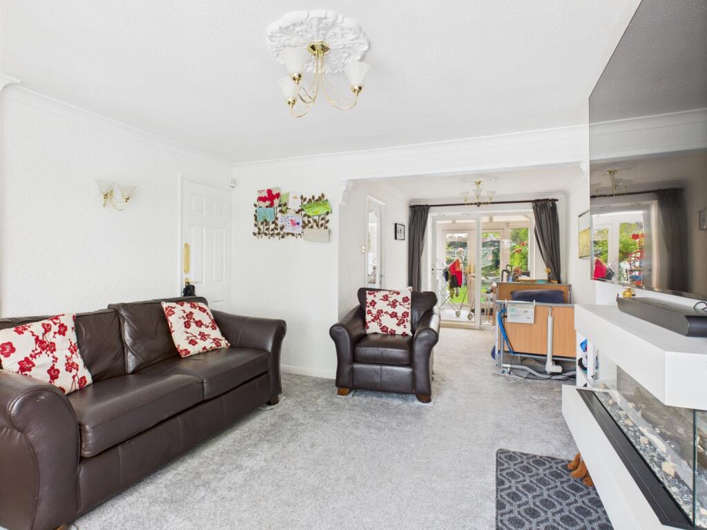 CAM03729G0-PR0063-STILL002