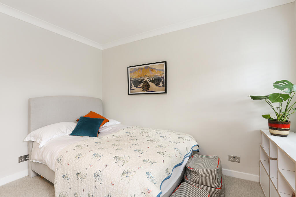 Flat 7, Carrara Whar