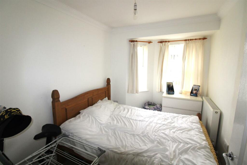 bedroom.JPG