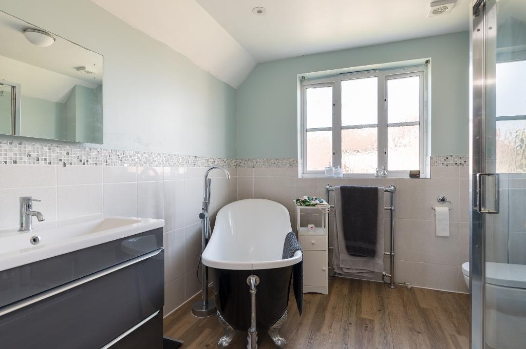 Ensuite four piece bathroom