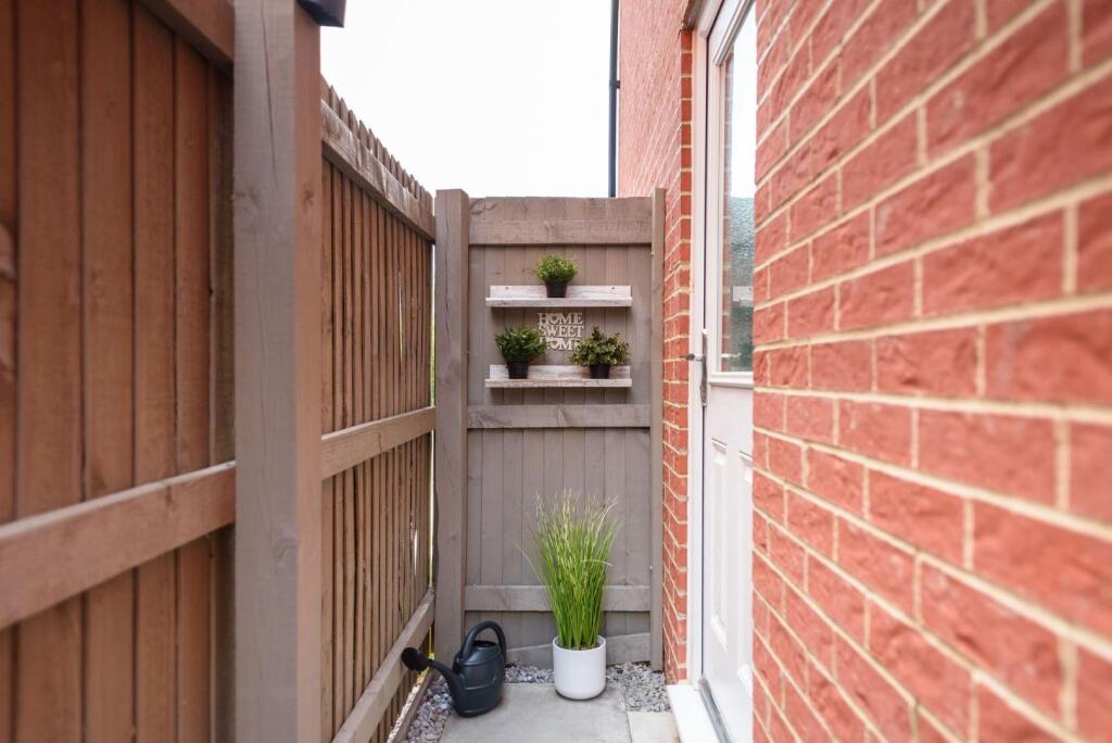 91LundhillDrive(Exterior)(9of9).jpg
