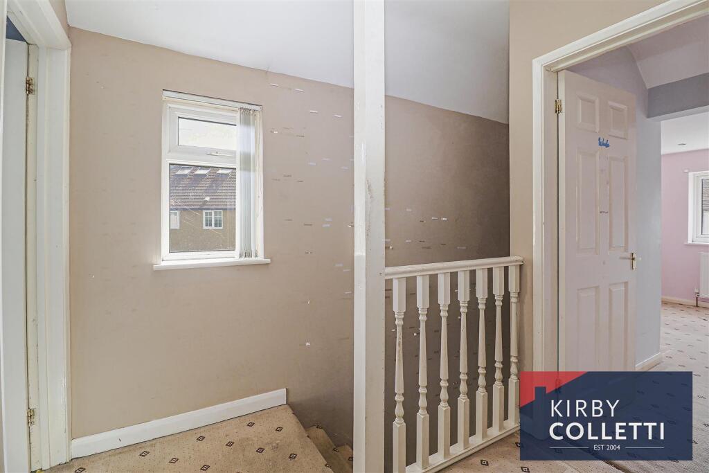 FIRST FLOOR LANDING