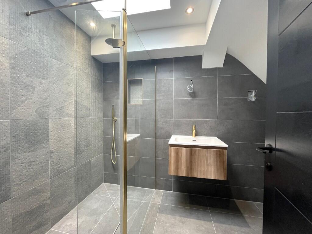 En-suite bedroom 4