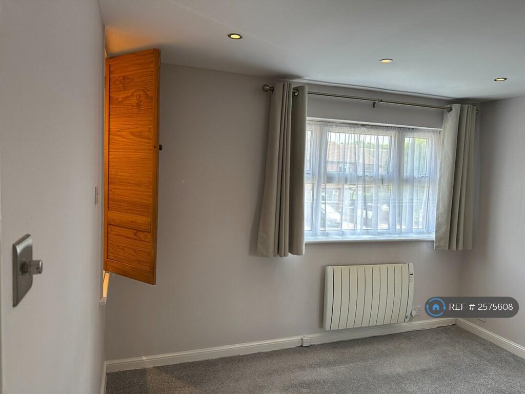 Double Bedroom  (Window View)