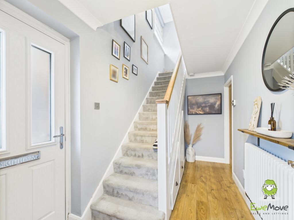 EweMove Basingstoke Avon Road Entrance Hall