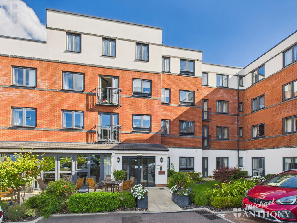 CAM03218G0-PR0766-STILL001