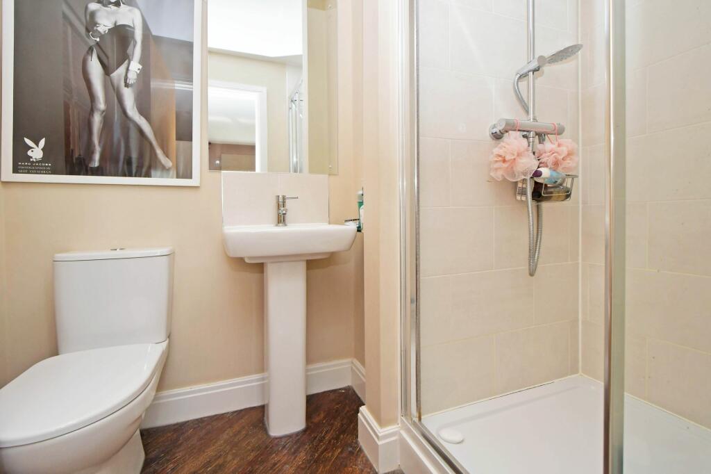 Bedroom 2 en-suite