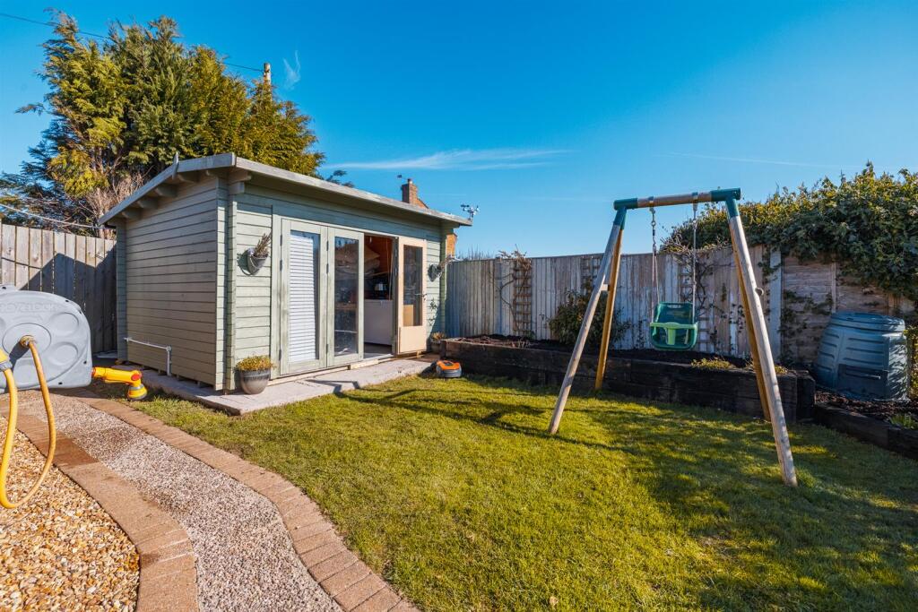 5 Axholme Close-38.jpg