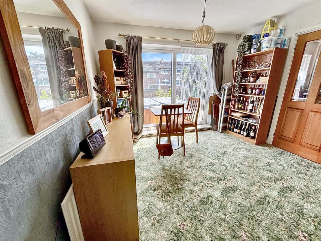 Through Lounge Dinner: