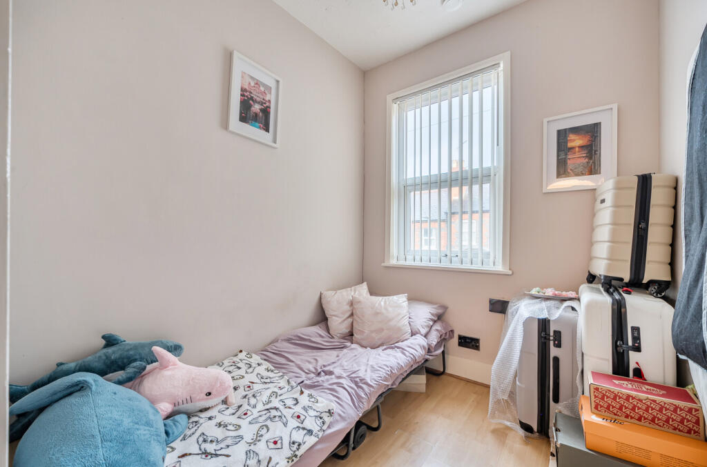 1369302-4-68f66a1...