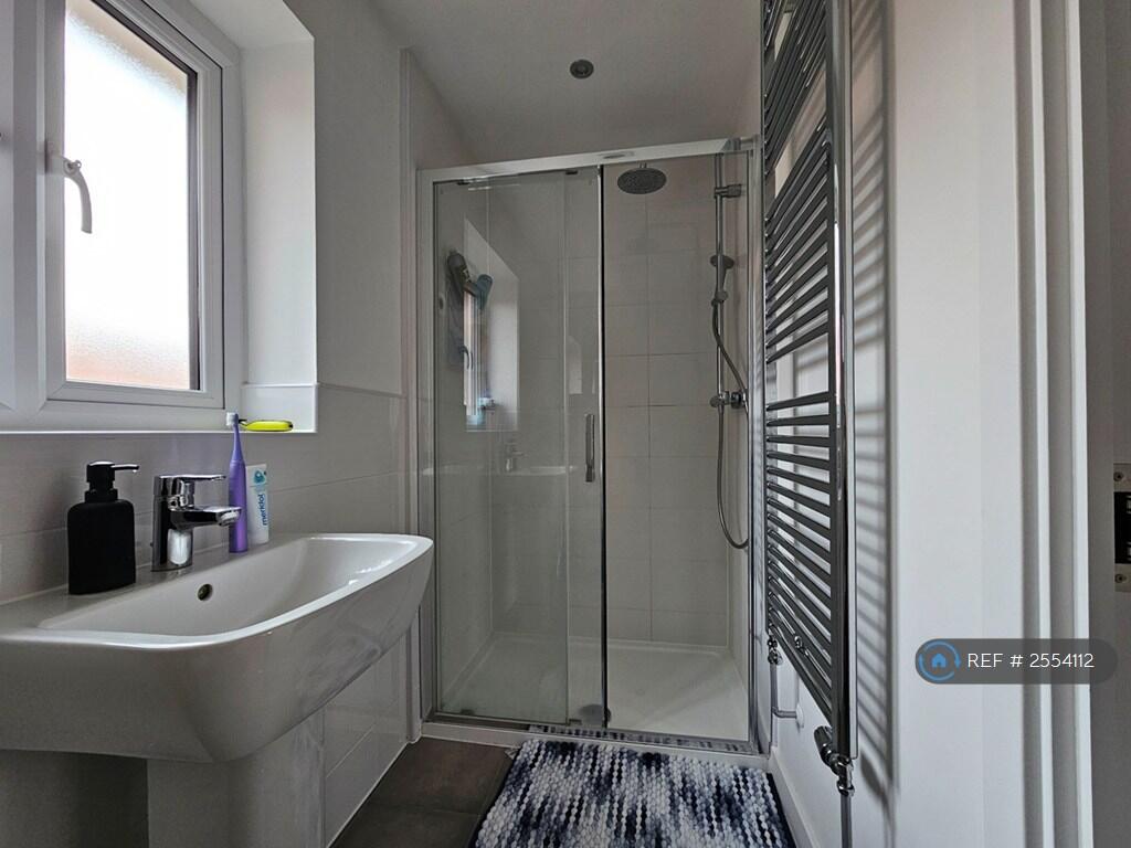 Bedroom 1 Ensuite