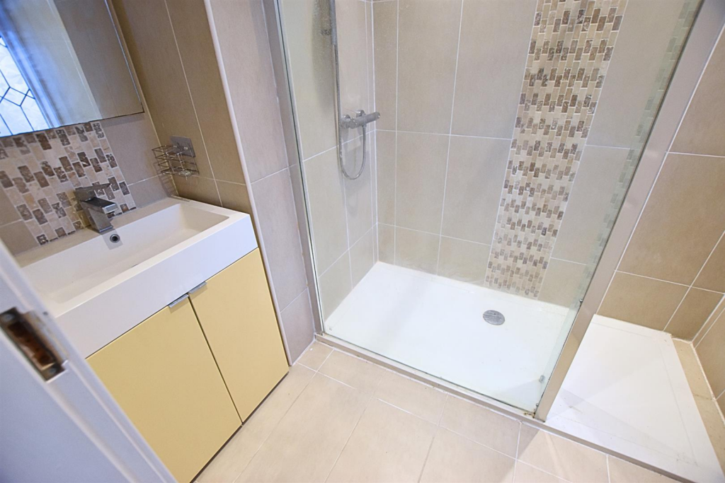 ENSUITE SHOWER ROOM