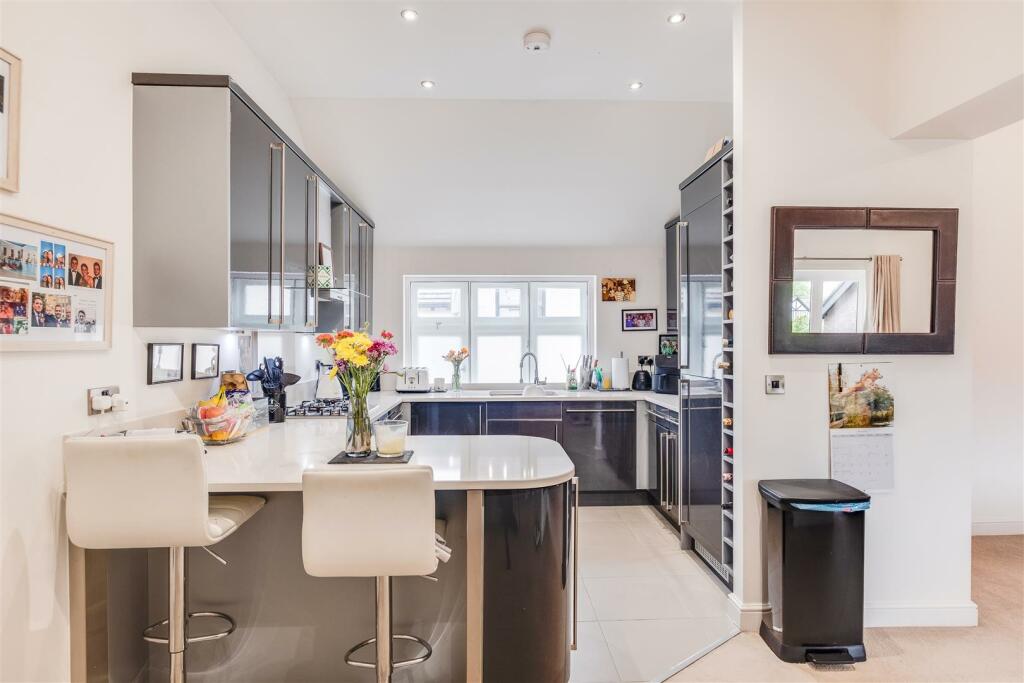 Constables - 41 Mostyn House New-8.jpg