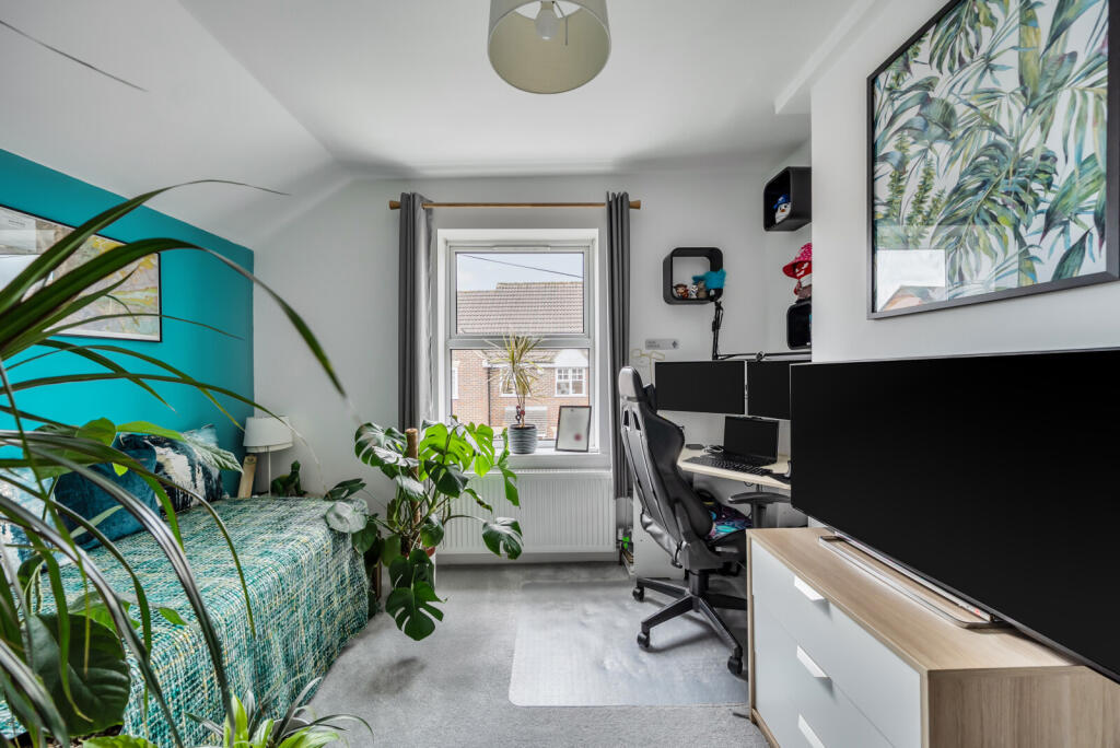 1376303-18-690b32...