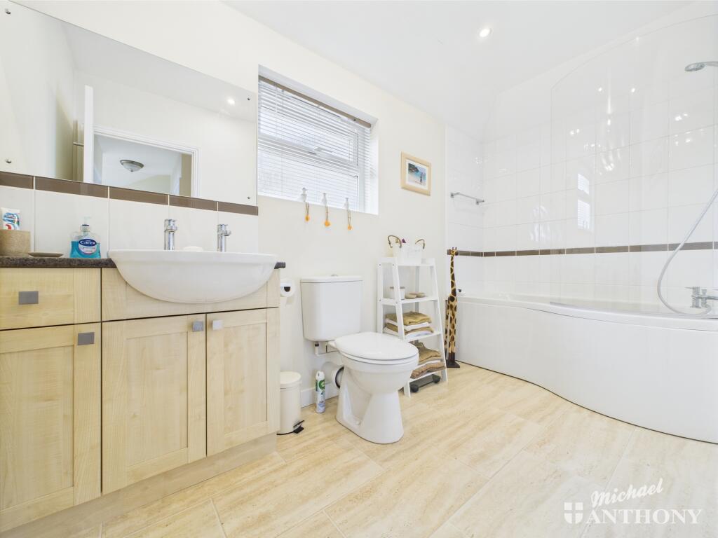 CAM02773G0-PR0302-STILL005