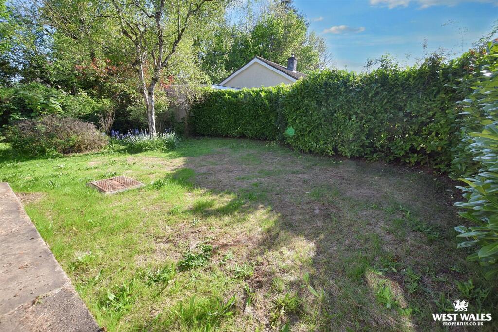 Front Garden / Entracne