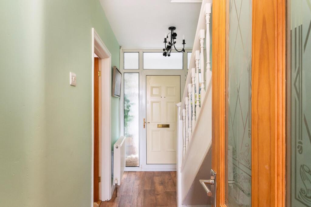 2Q6RKE - Hallway B.jpg