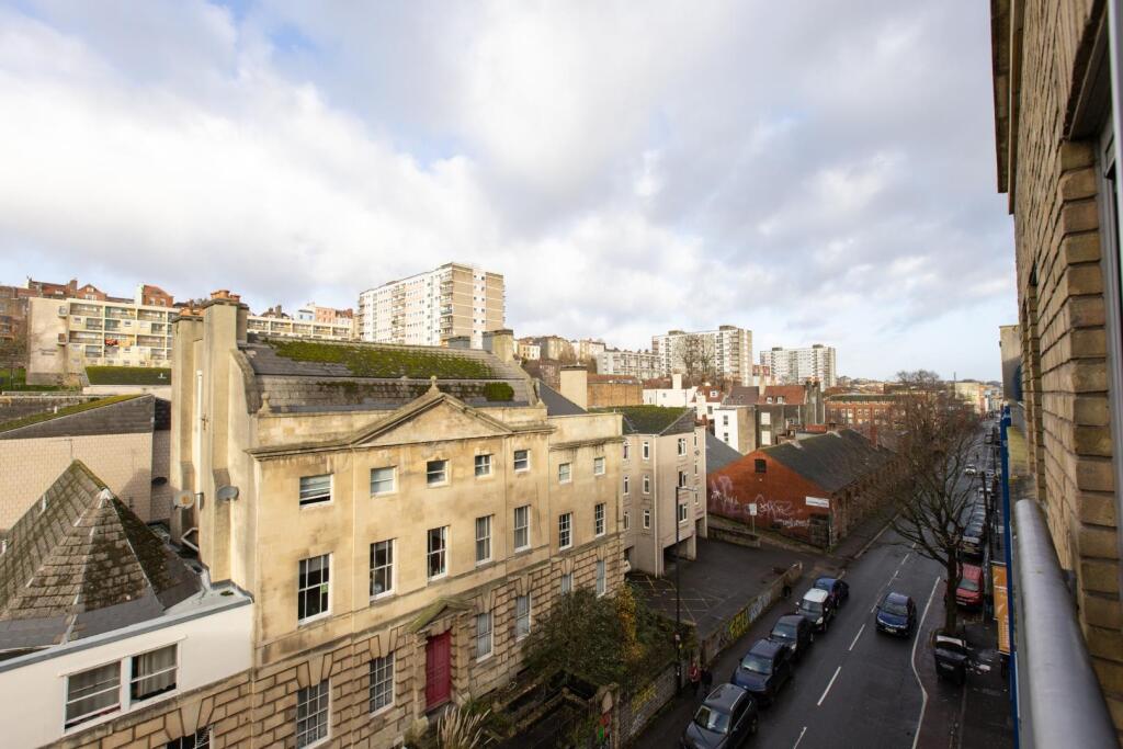 Flat 100, Hamilton Court, BS2-14.jpg