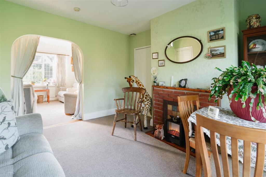 Dining Room-3.jpg