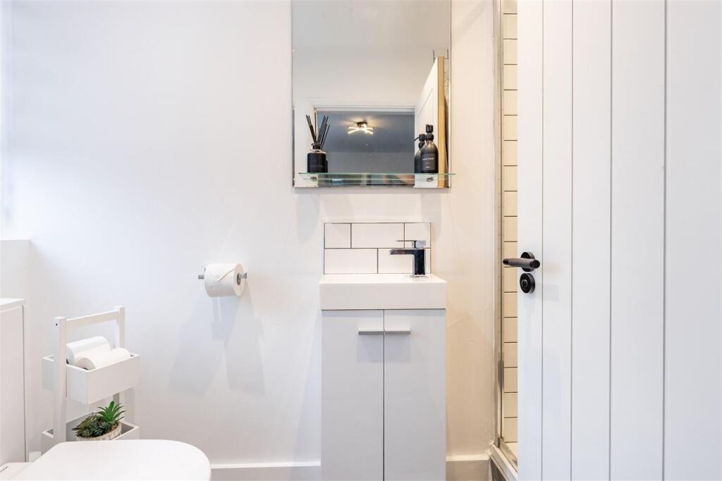 4, Forest Close (13).jpg