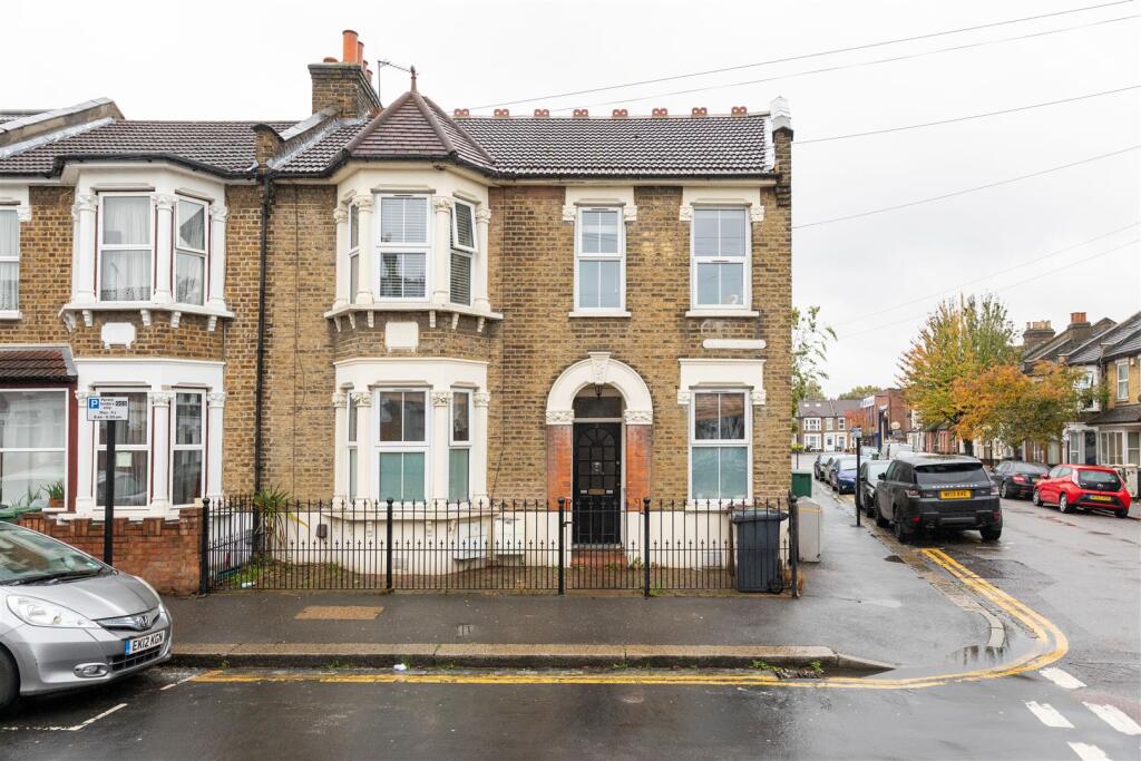 Pearcroft Road, E11