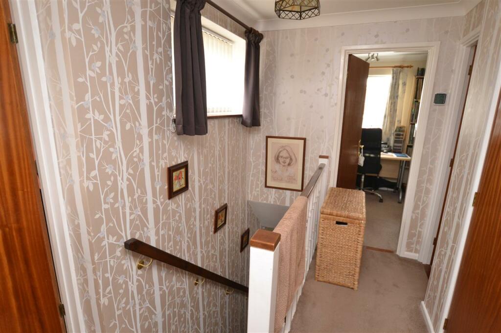 FIRST FLOOR LANDING