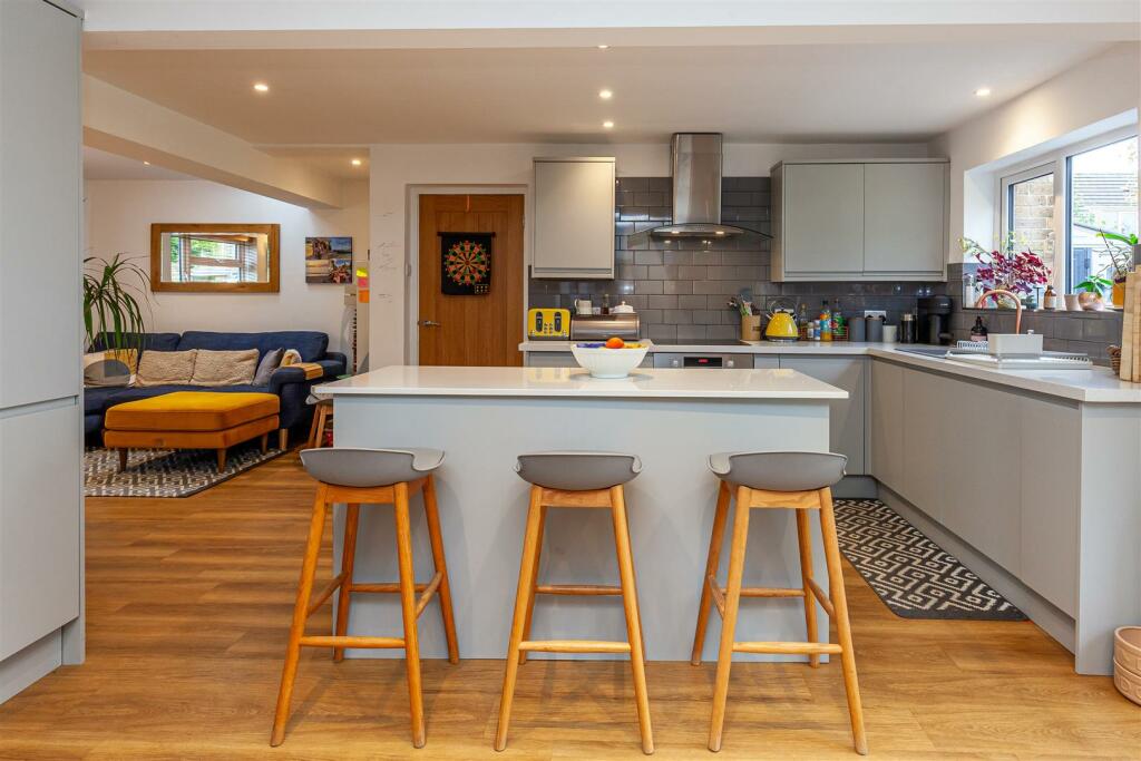 KITCHEN 1.jpg