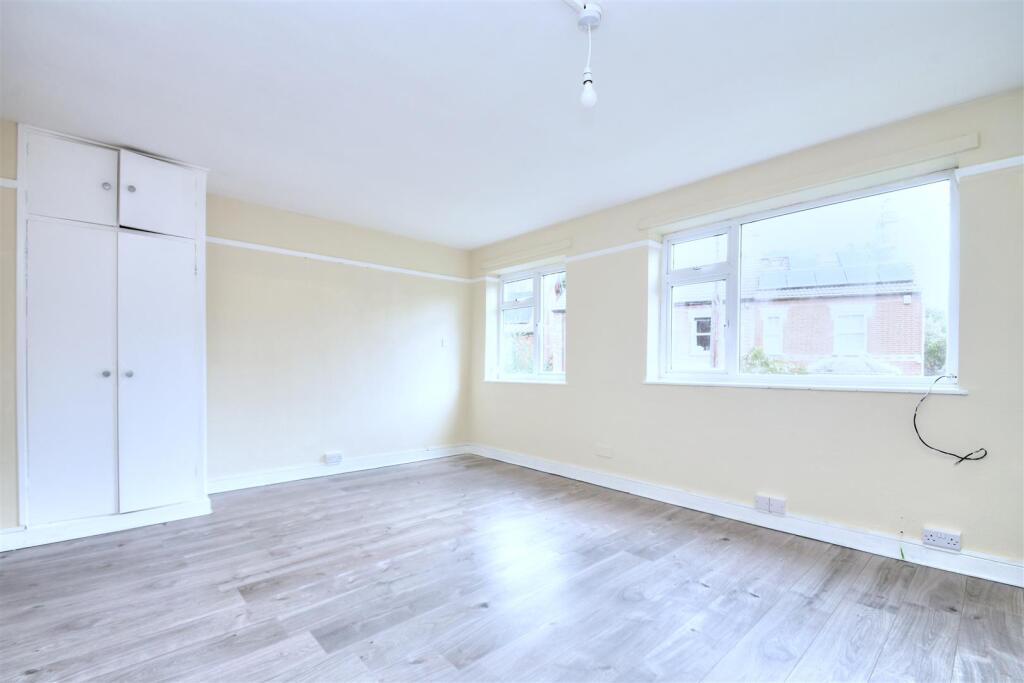 Bedroom - Lounge 2.jpg