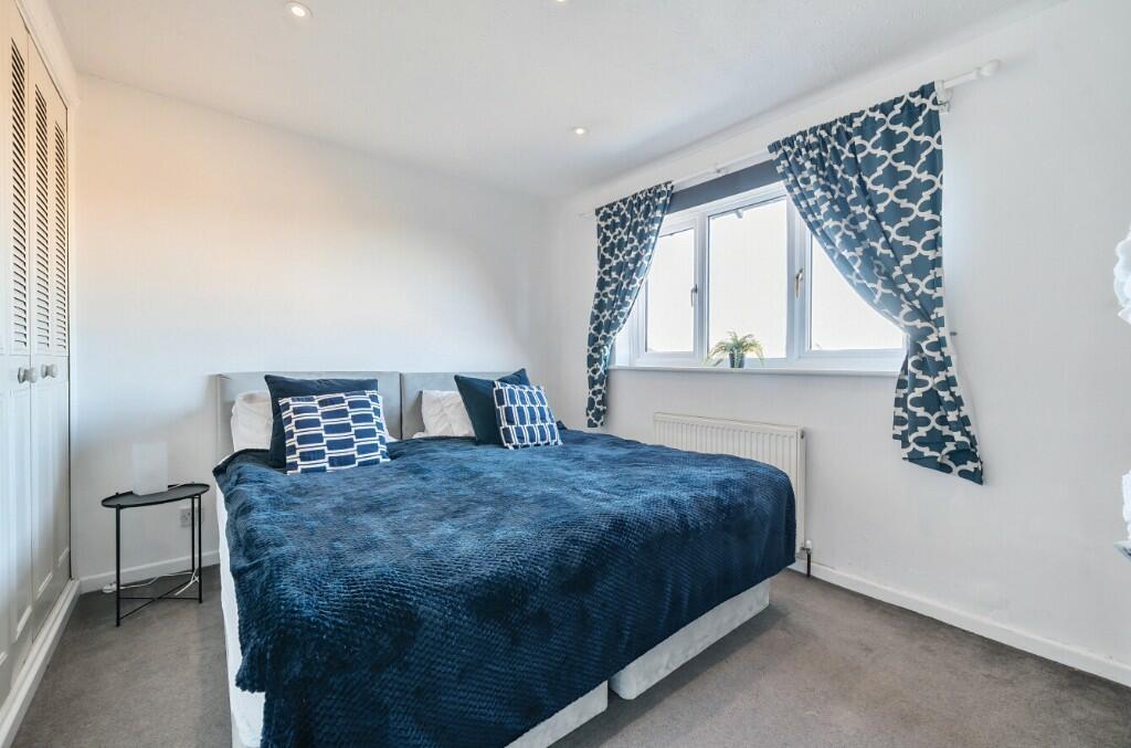 Guest bedroom