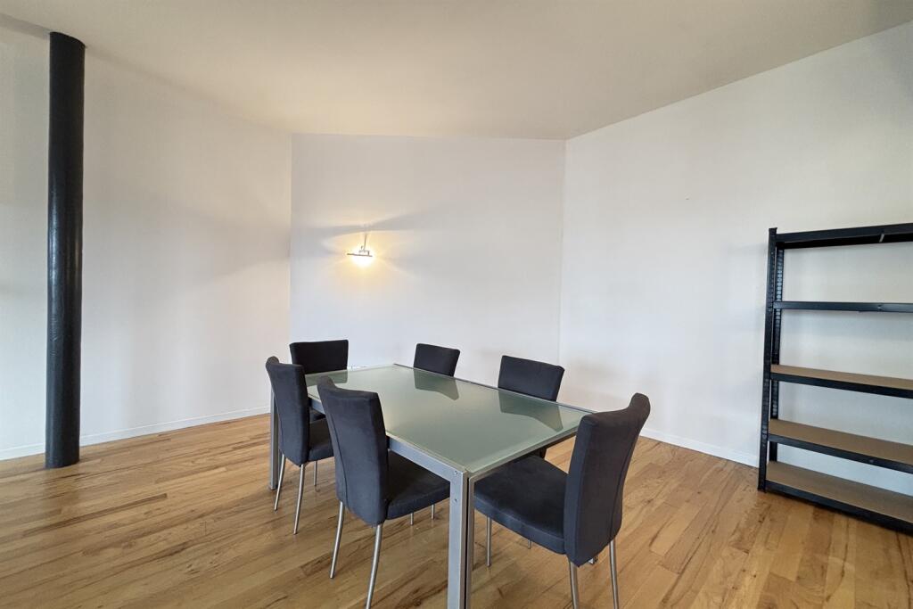 Kitchen/Living/Dinin