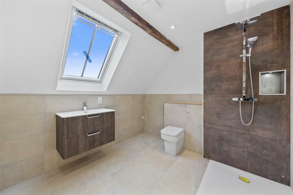 Master En-Suite.jpg