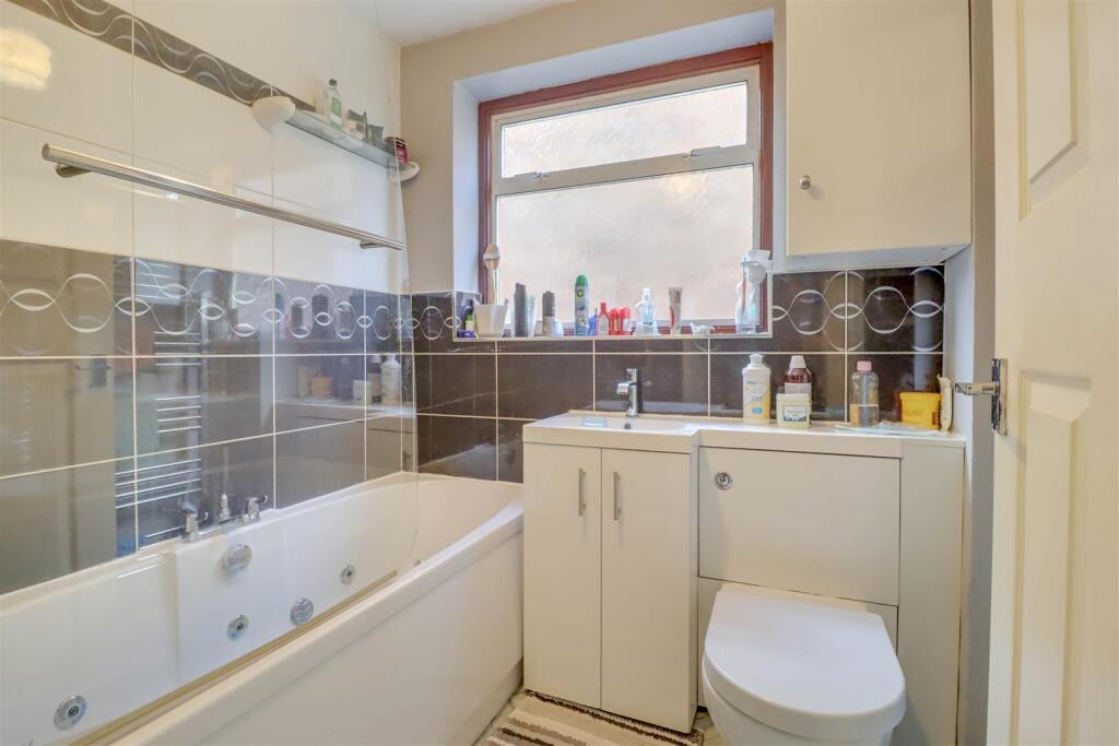 17 LARKSWOOD WALK-10.jpg