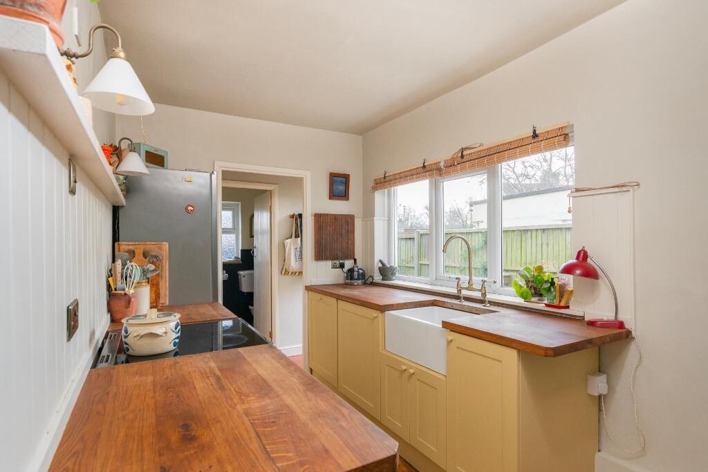 1K7RSH - Kitchen B.jpg