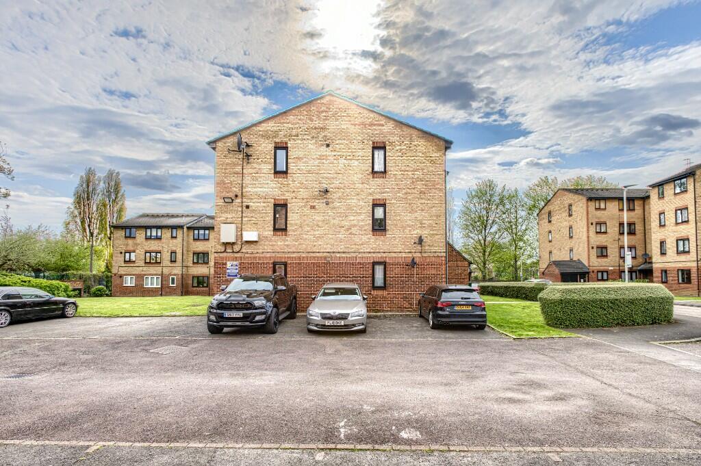 Parking &amp; garden