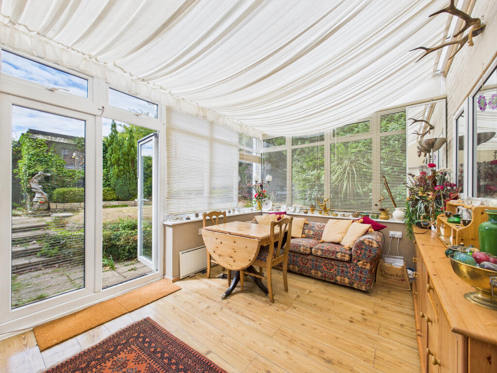 CAM01354G0-PR0566-STILL001