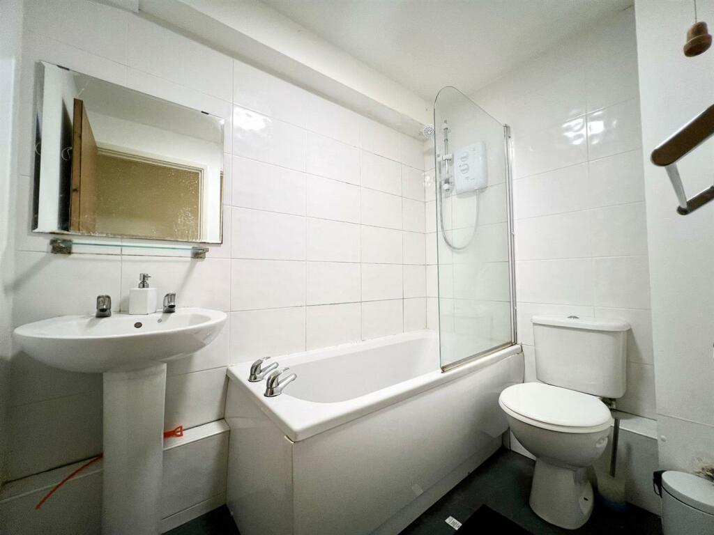 USE bathroom (2).jpg