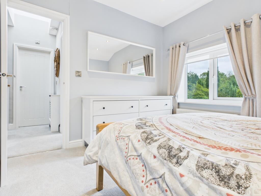 CAM03729G0-PR0101-STILL032