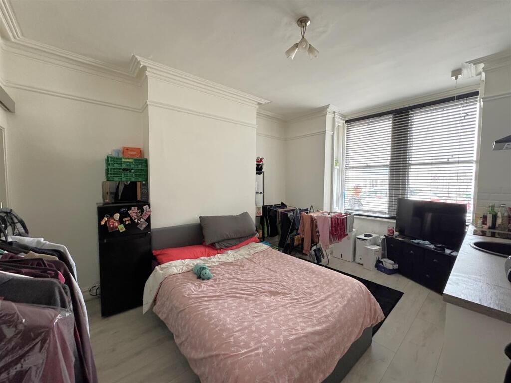 Flat 2 Studio.jpeg