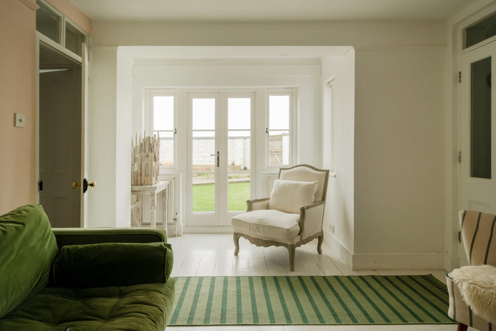 262500 - Trafalgar Cottage, North Road CT14 8BJ...