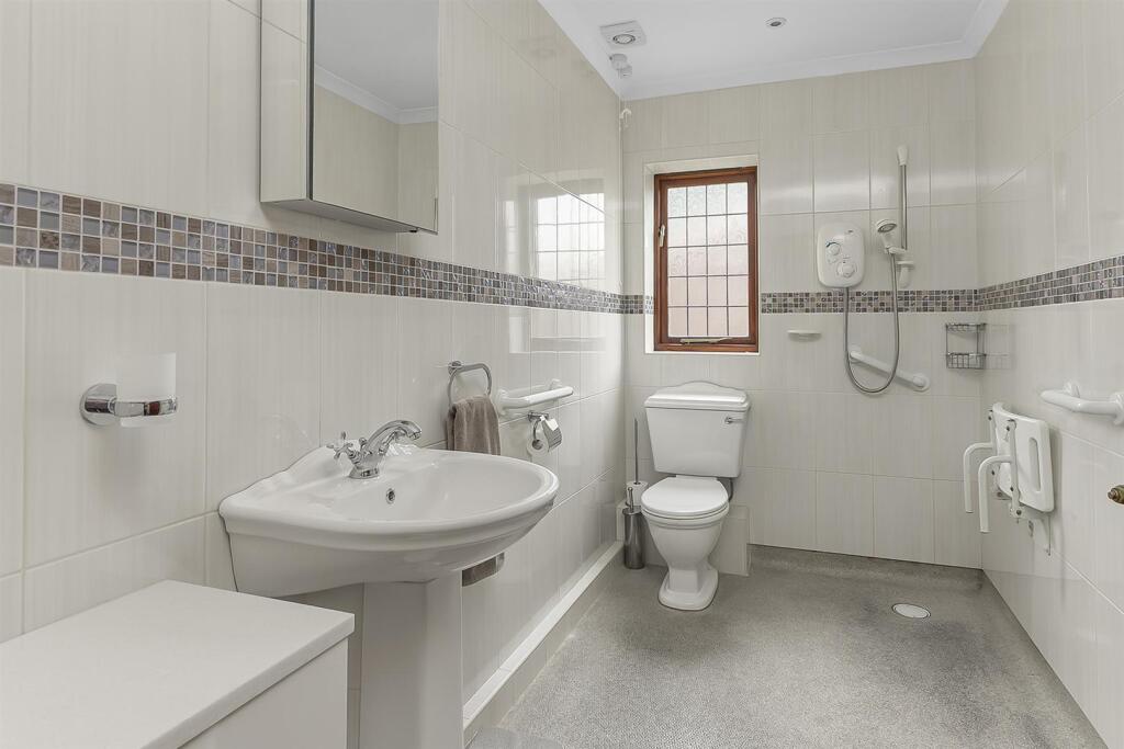 Home Close, Broadwell (28).jpg